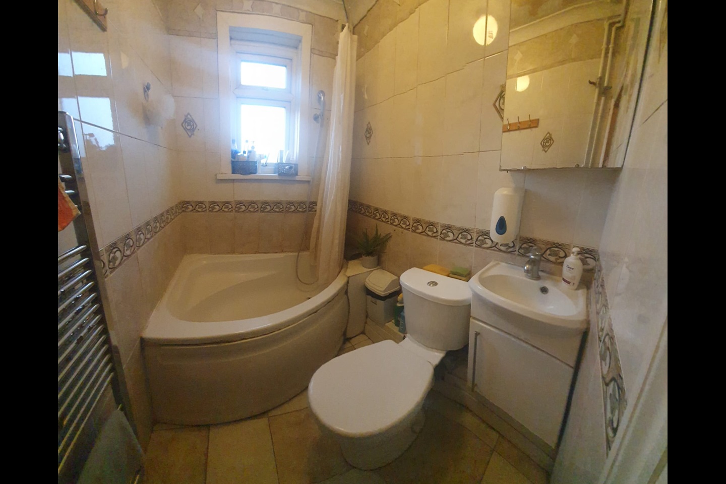 London Room in a Shared House, Colville Road, E11 To Rent Now for £