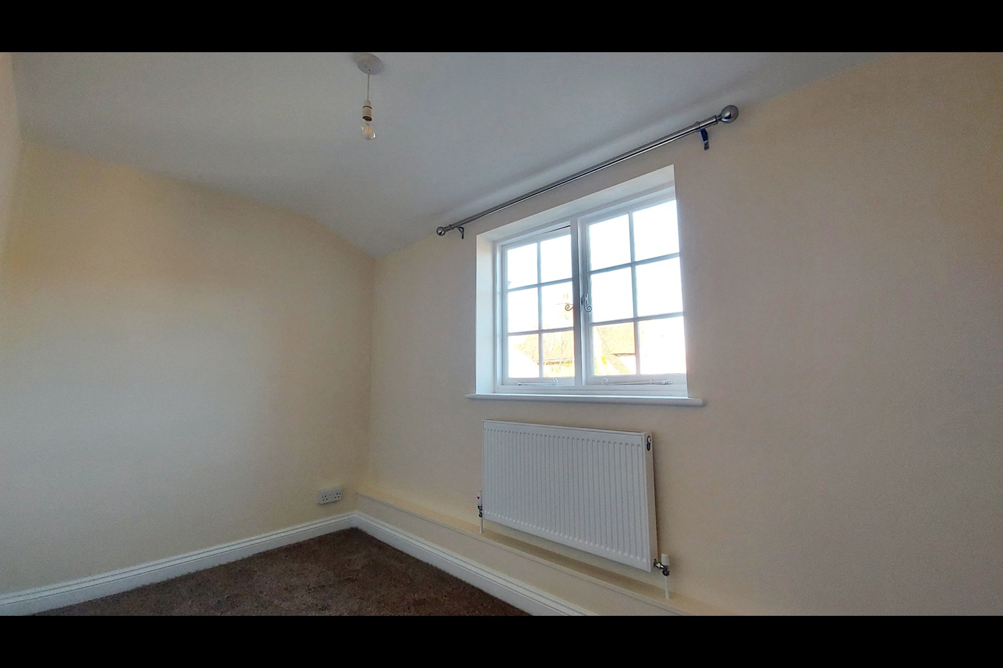 Bures 2 Bed Terraced House, Church Square, CO8 To Rent Now for £800