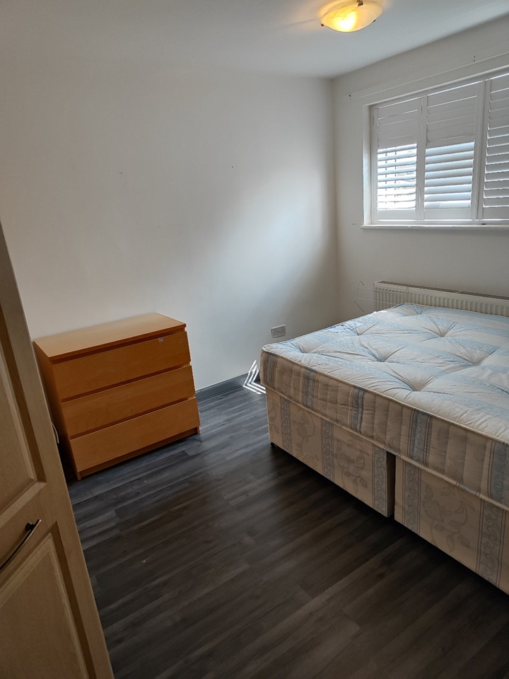 London Room in a Shared House, b Gardens, E13 To Rent Now for £650.00 p/m