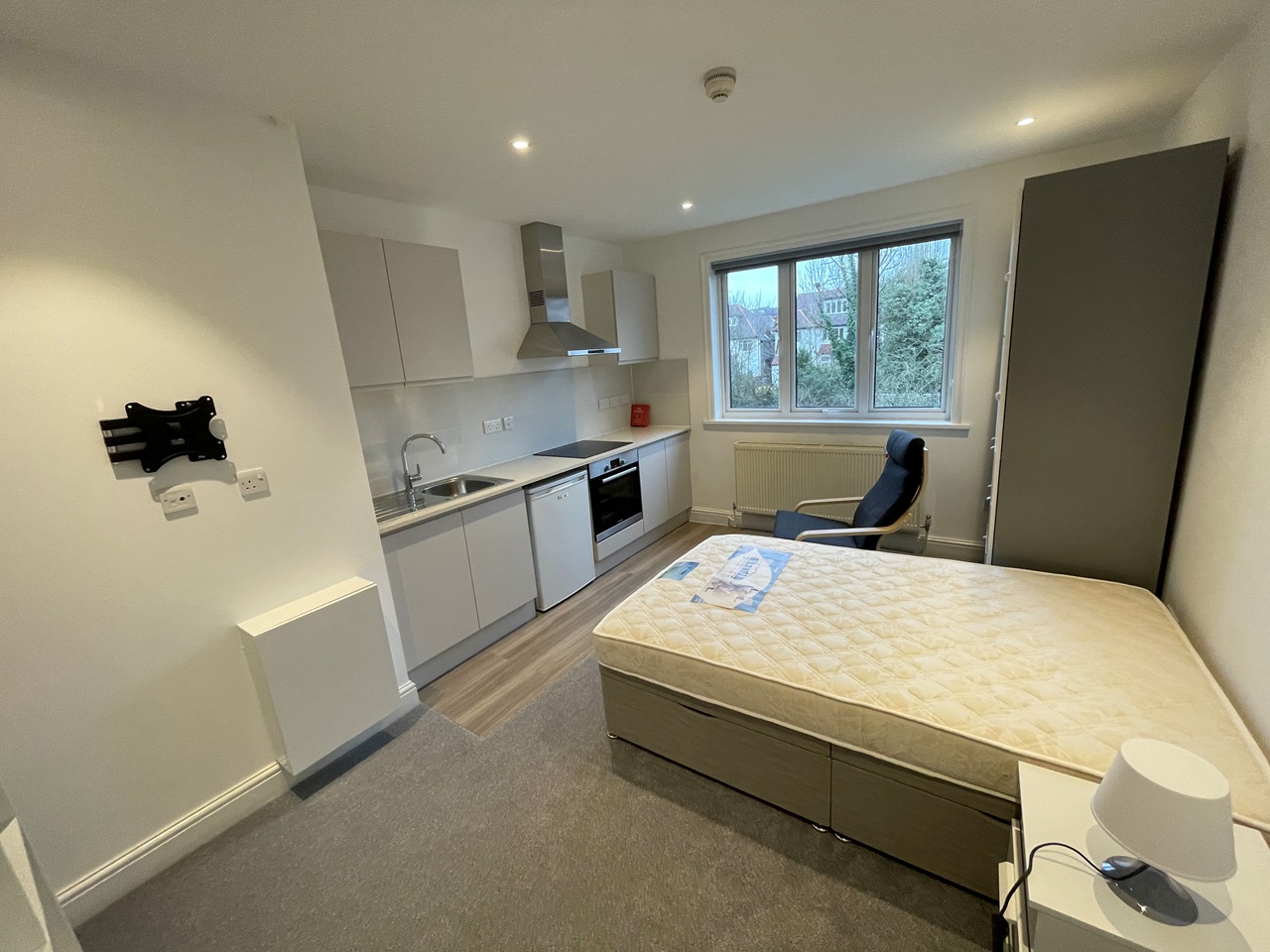London Studio Flat, Gardens, NW11 To Rent Now for £1,225.00 p/m