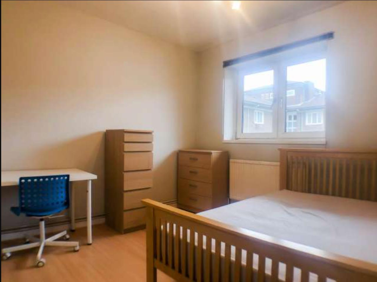 London Room in a Shared Flat, Jeeyas Apartments, E16 To Rent Now