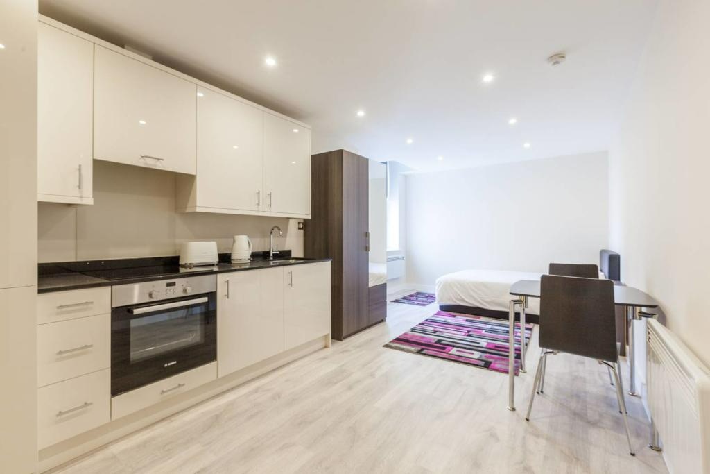 London Studio Flat, Brixton Road, SW9 To Rent Now for £1,278.00 p/m