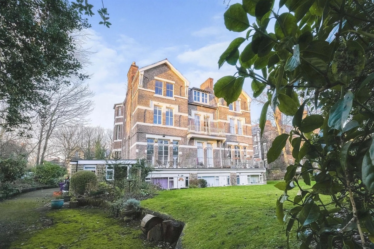 Liverpool 2 Bed Flat, Ullet Rd, L17 To Rent Now for £850.00 p/m