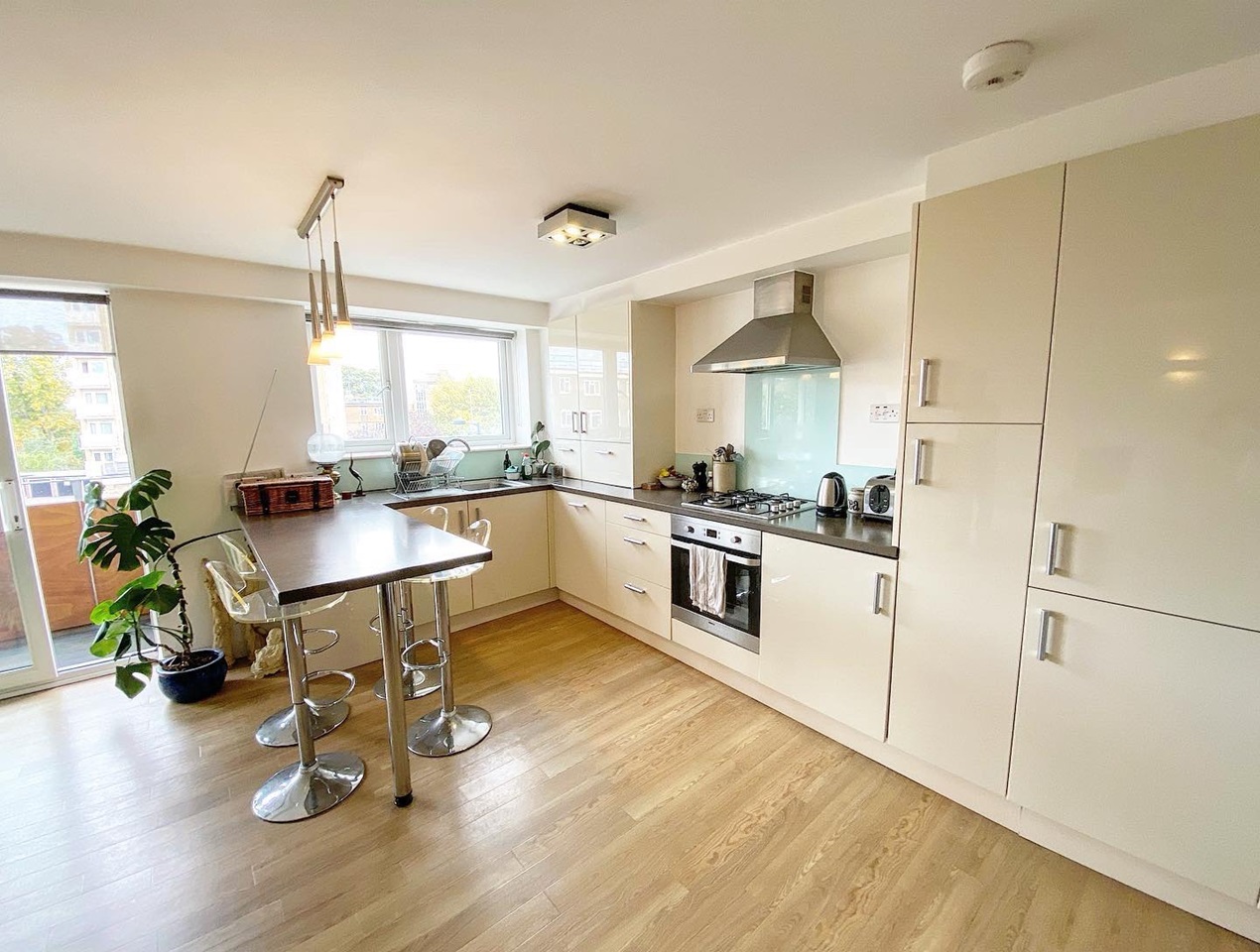London 1 Bed Flat, Embassy Lodge, N16 To Rent Now for £1,850.00 p/m