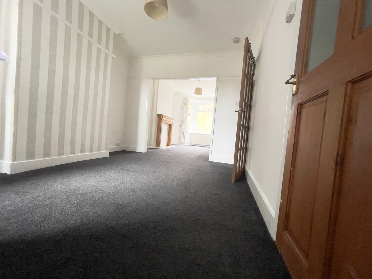 Luton 3 Bed SemiDetached House, Hitchin Road, LU2 To Rent Now for