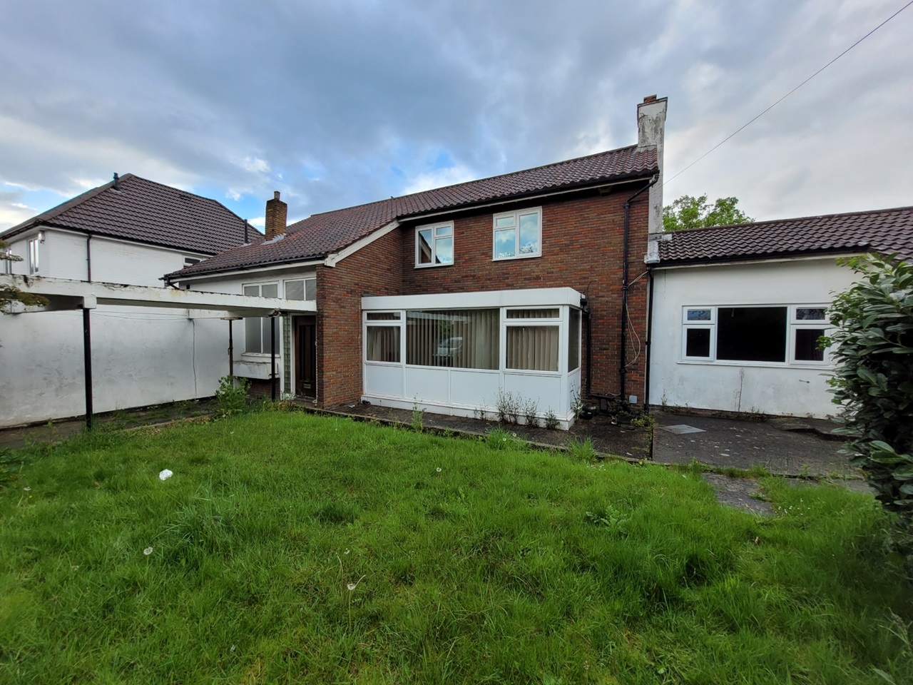 Surrey 3 Bed Detached House, Greenways, KT10 To Rent Now for £2,000