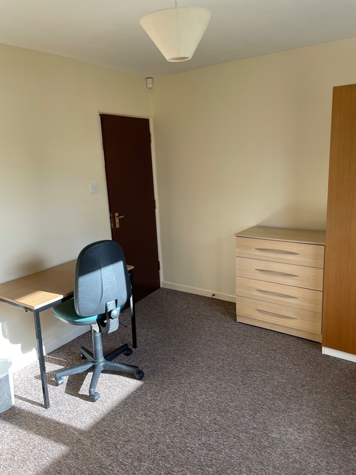 Bath 3 Bed Flat, Ringwood Road, BA2 To Rent Now for £2,025.00 p/m