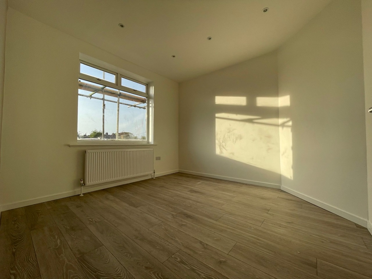 Edgware 1 Bed Flat, Watling Avenue, HA8 To Rent Now for £997.27 p/m