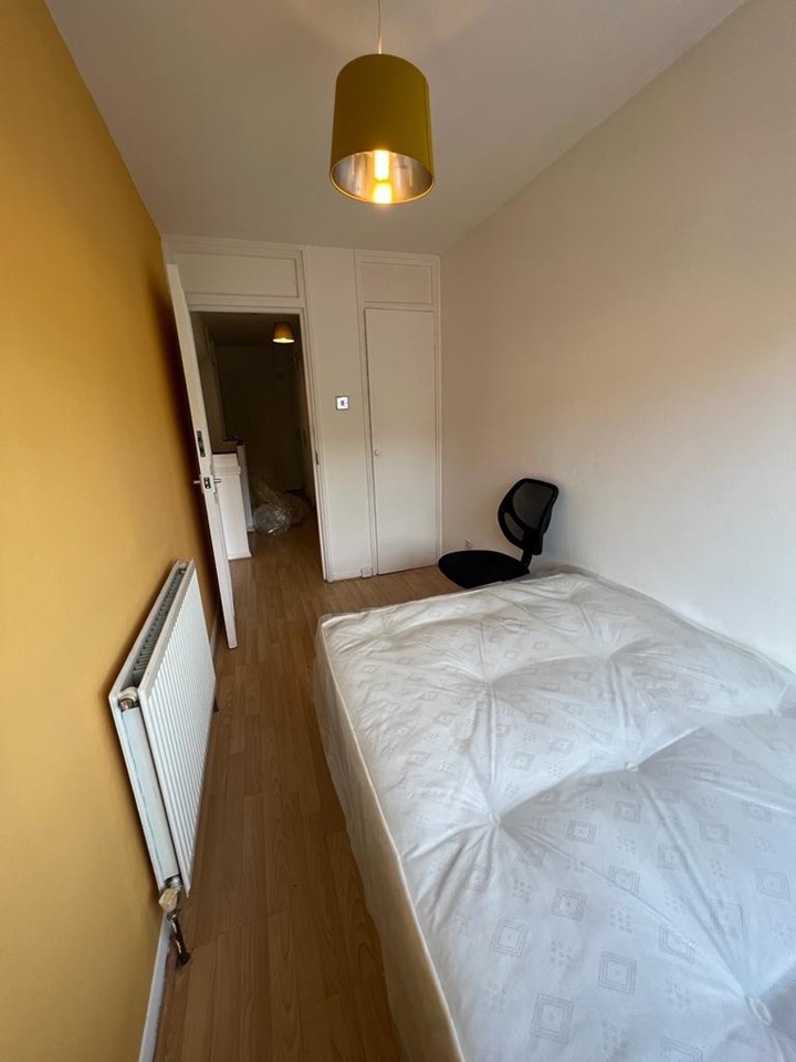 London 4 Bed Flat, Carey Gardens, SW8 To Rent Now for £3,200.00 p/m