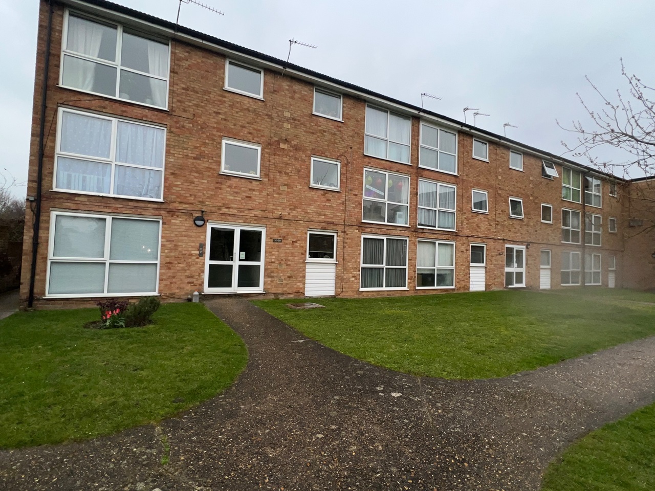 London Colney, St. Albans 1 Bed Flat, Meadow Close, AL2 To Rent Now for £1,000.00 p/m