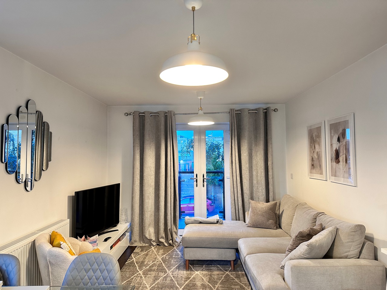 Wallington 2 Bed Flat, Felnex Avenue, SM6 To Rent Now for £2,000.00 p/m