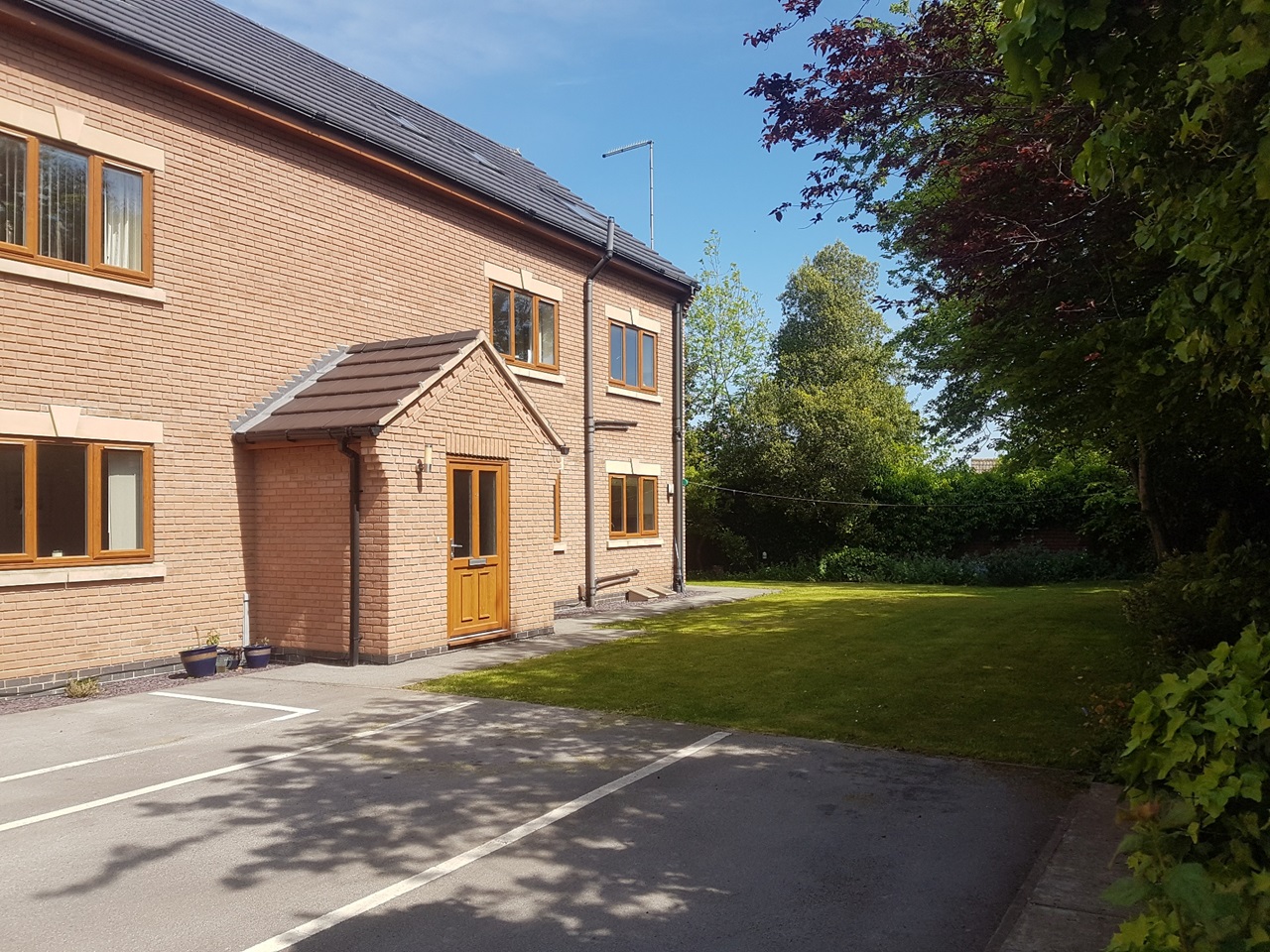 Rotherham 2 Bed Flat, Walk, S60 To Rent Now for £795.00 p/m