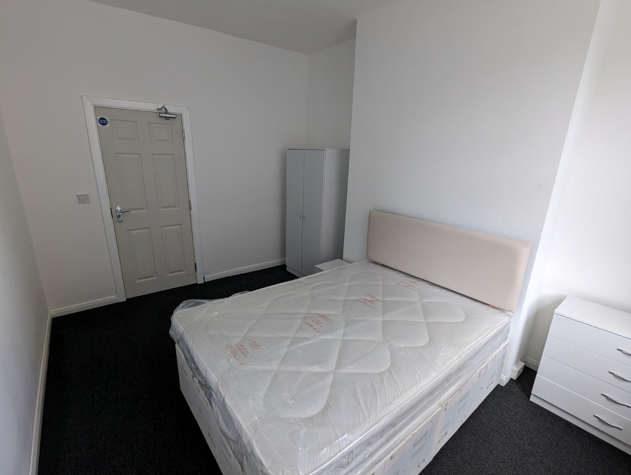 Birkenhead Room in a Shared House, Church Road, CH42 To Rent Now