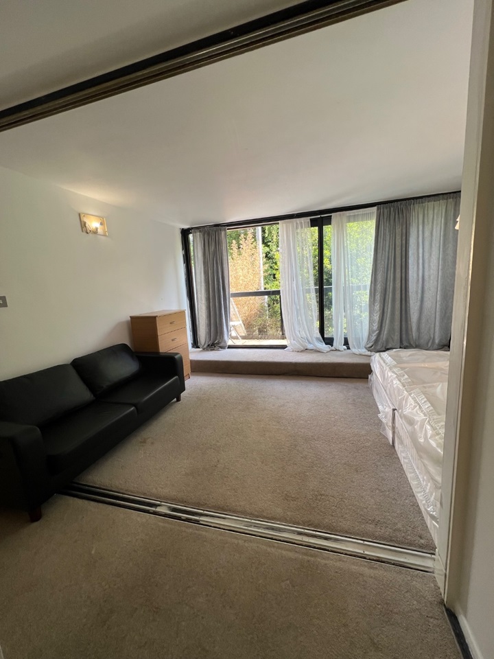 London Room in a Shared Flat, Rowley Way, NW8 To Rent Now for £1,040.00 p/m