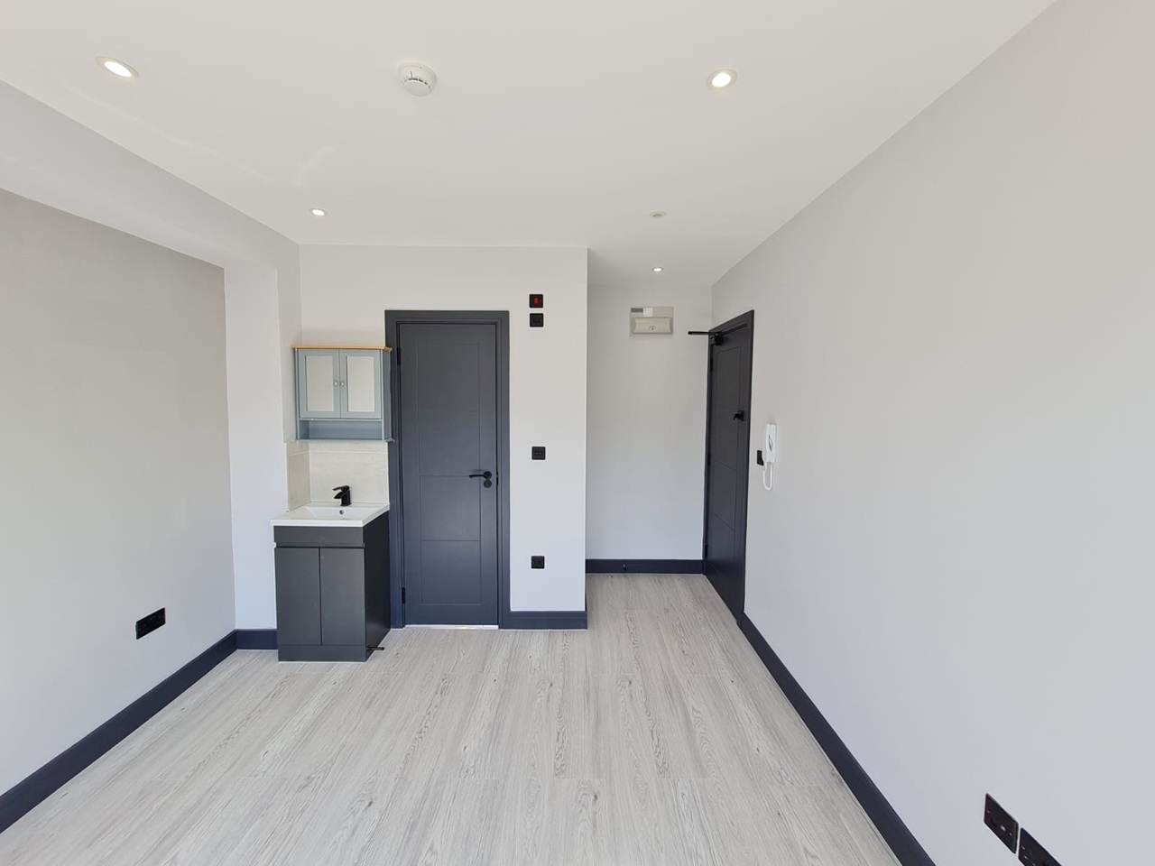 Feltham Studio Flat, Cranleigh Road, TW13 To Rent Now for £922.48 p/m