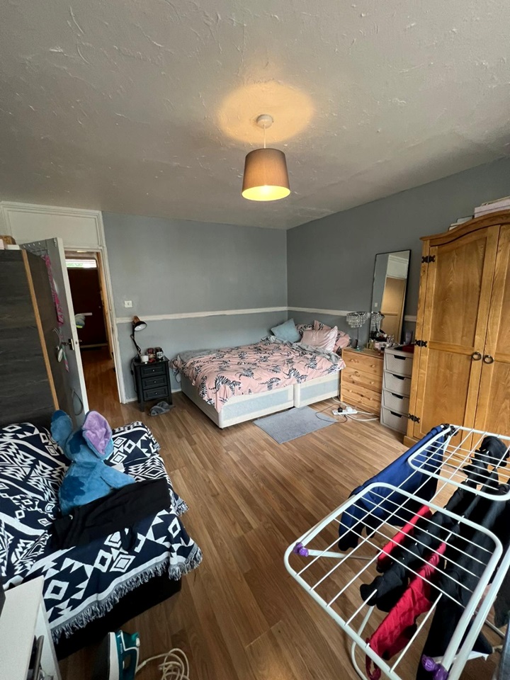 London 4 Bed Flat, Carey Gardens, SW8 To Rent Now for £3,235.00 p/m