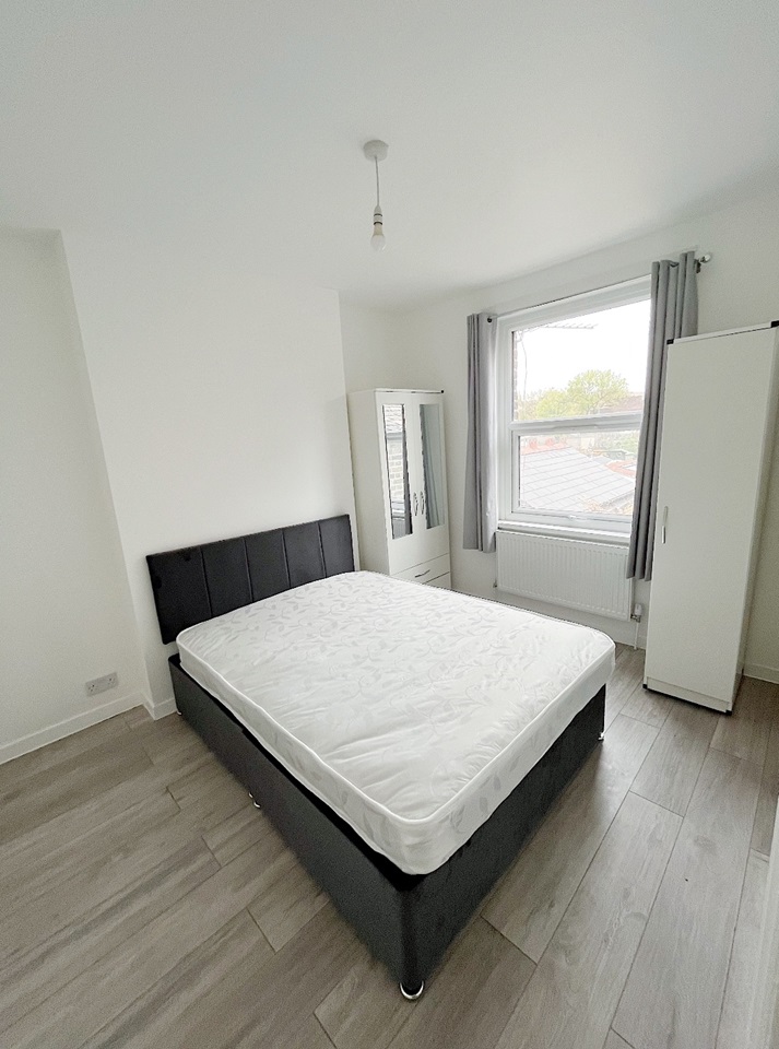 London Room in a Shared House, Amersham Grove, SE14 To Rent Now for