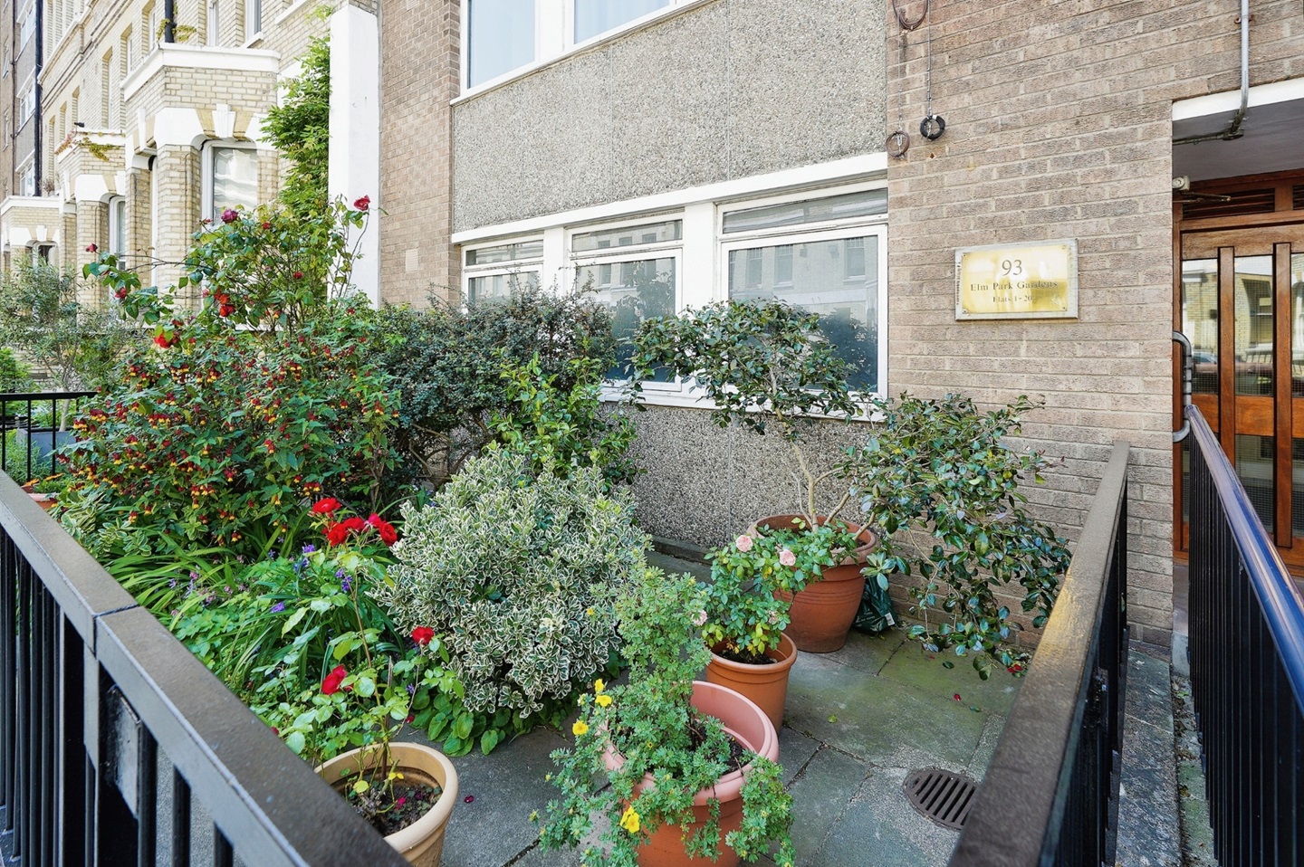 London 1 Bed Flat, Elm Park Gardens, SW10 To Rent Now for £2,300.00 p/m