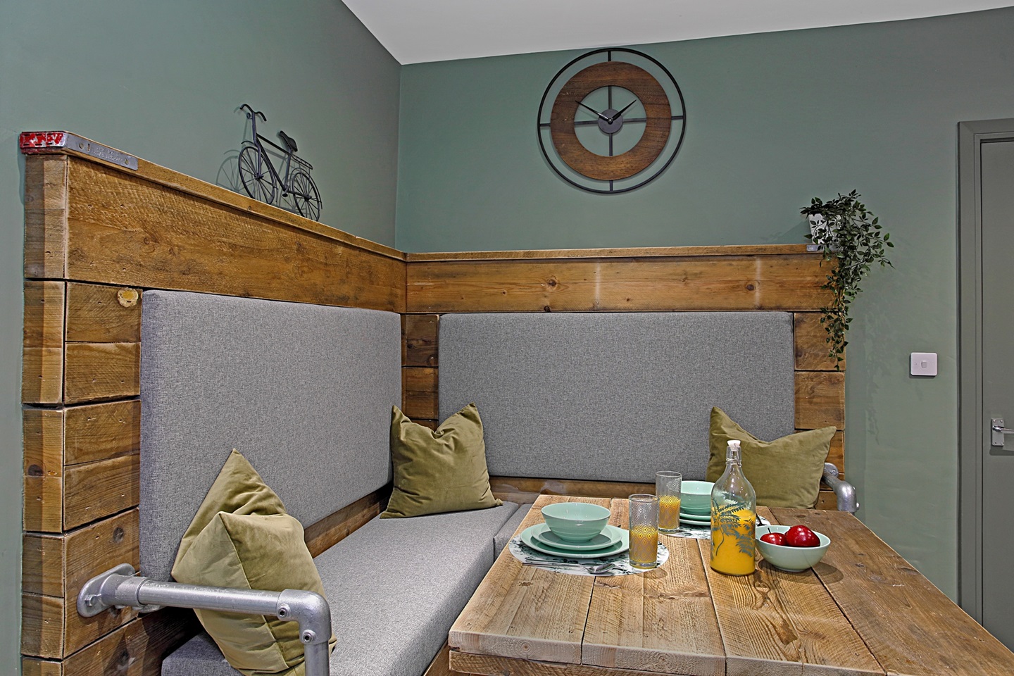 Wakefield 5 Bed SemiDetached House, Doncaster Road, WF1 To Rent