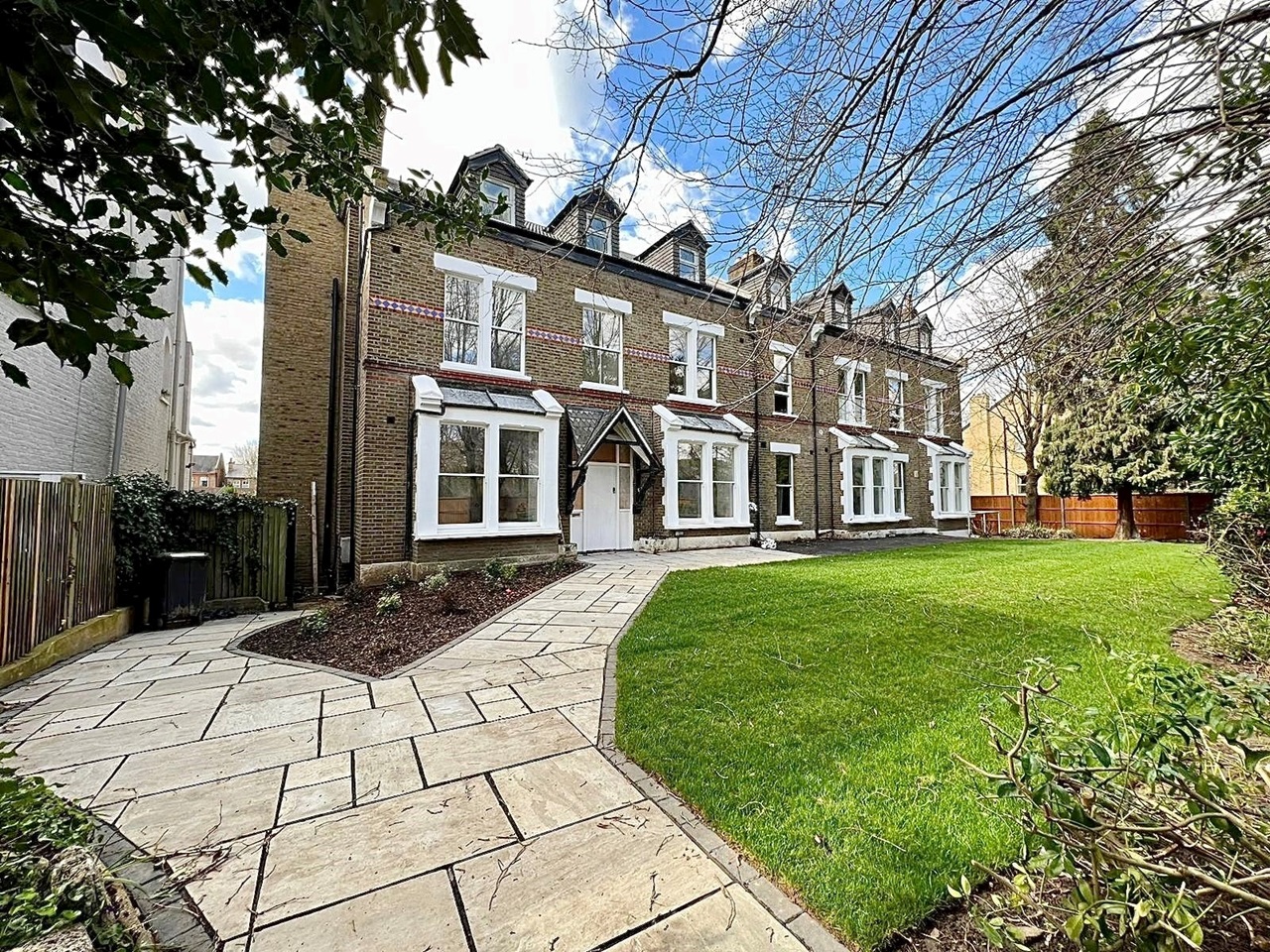 Teddington Studio Flat, Kingston Road, TW11 To Rent Now for £995.00 p/m