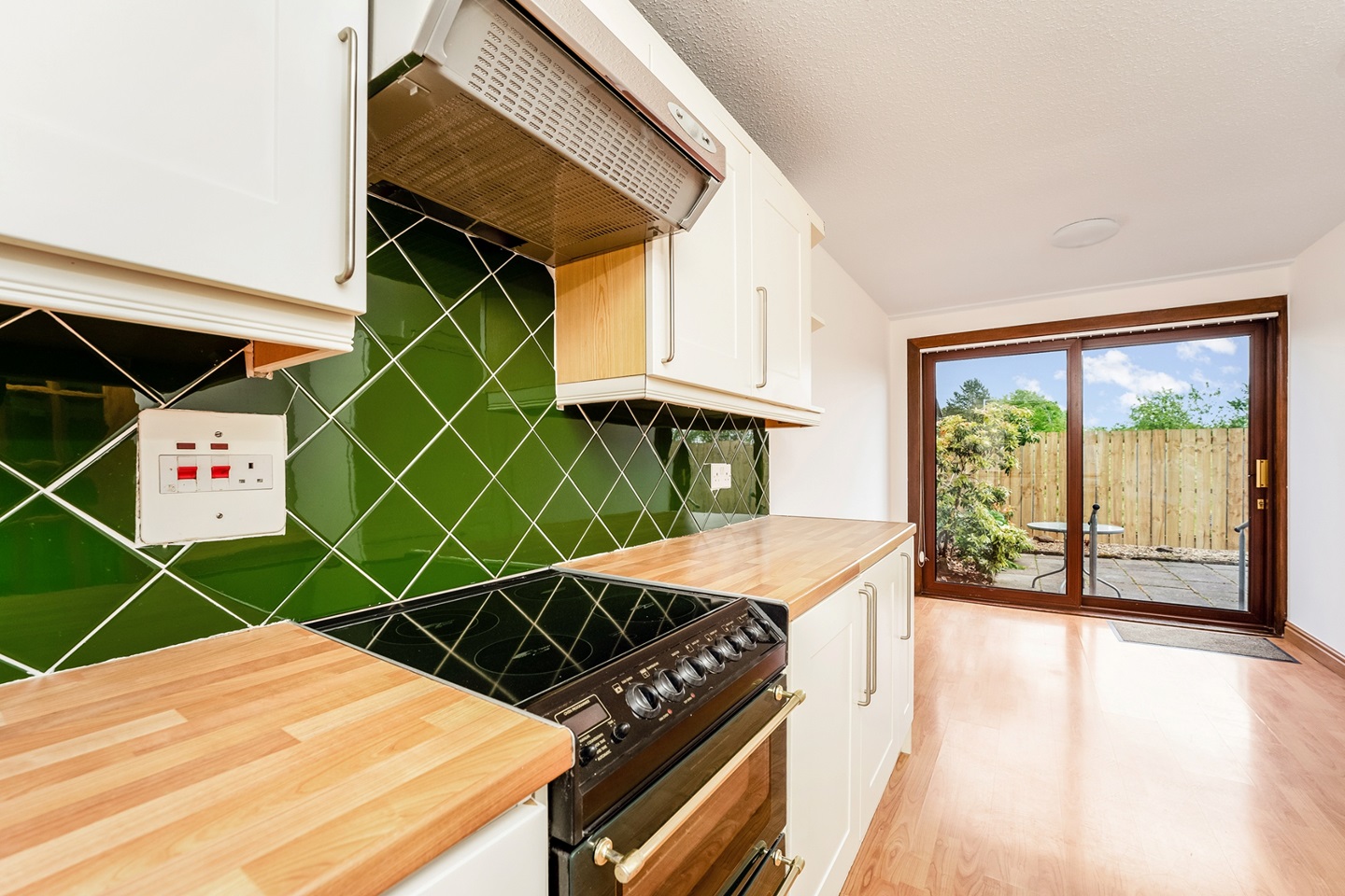 Cumbernauld, Glasgow 2 Bed End Terrace, Woodhead Avenue, G68 To