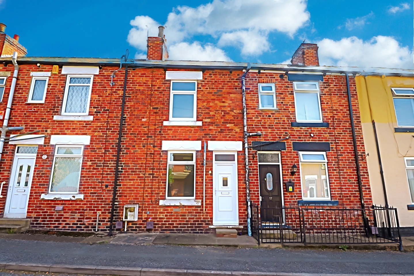 Royston, Barnsley 2 Bed Terraced House, Alfred Street, S71 To Rent