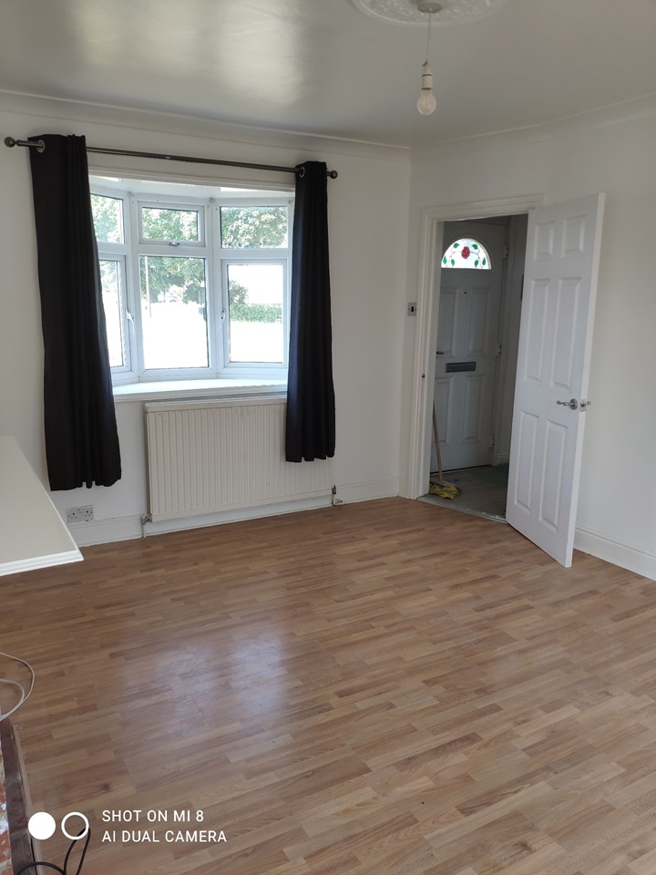 Aveley, South Ockendon 3 Bed SemiDetached House, Hall Avenue, RM15