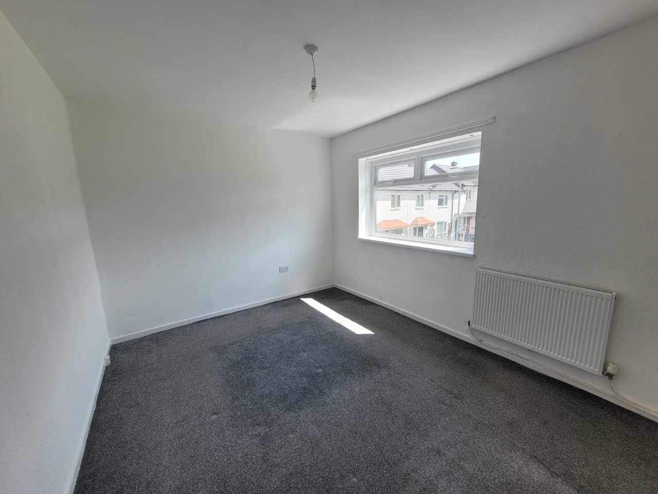 Middleton, Manchester 3 Bed Terraced House, Searness Road, M24 To