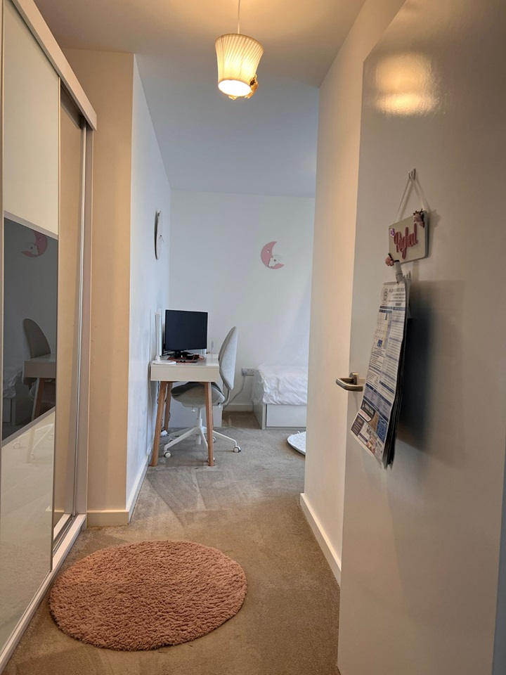 Dagenham 3 Bed Flat, Wood Lane, RM10 To Rent Now for £2,050.00 p/m