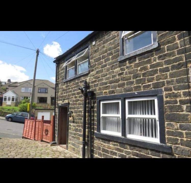 Bradford 3 Bed SemiDetached House, Brownroyd Hill Road, BD6 To