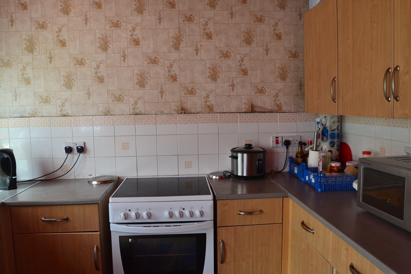 Leeds Room in a Shared House, Cottingley Drive, LS11 To Rent Now