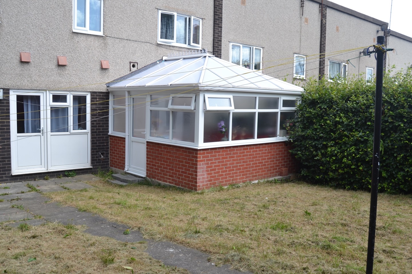 Leeds Room in a Shared House, Cottingley Drive, LS11 To Rent Now