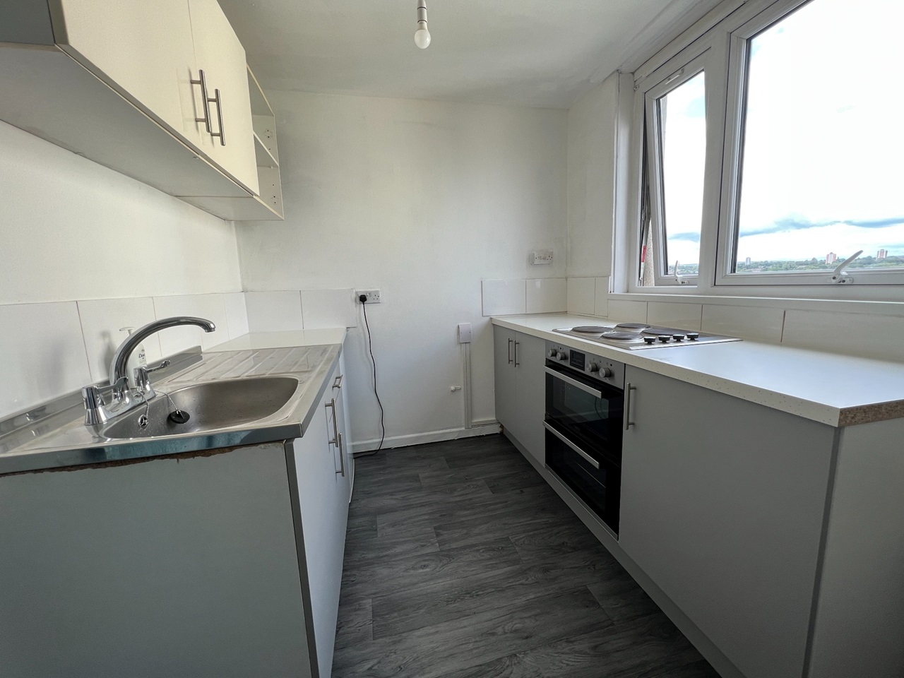 Salford 2 Bed Flat, Riverbank Tower, M3 To Rent Now for £1,000.00 p/m