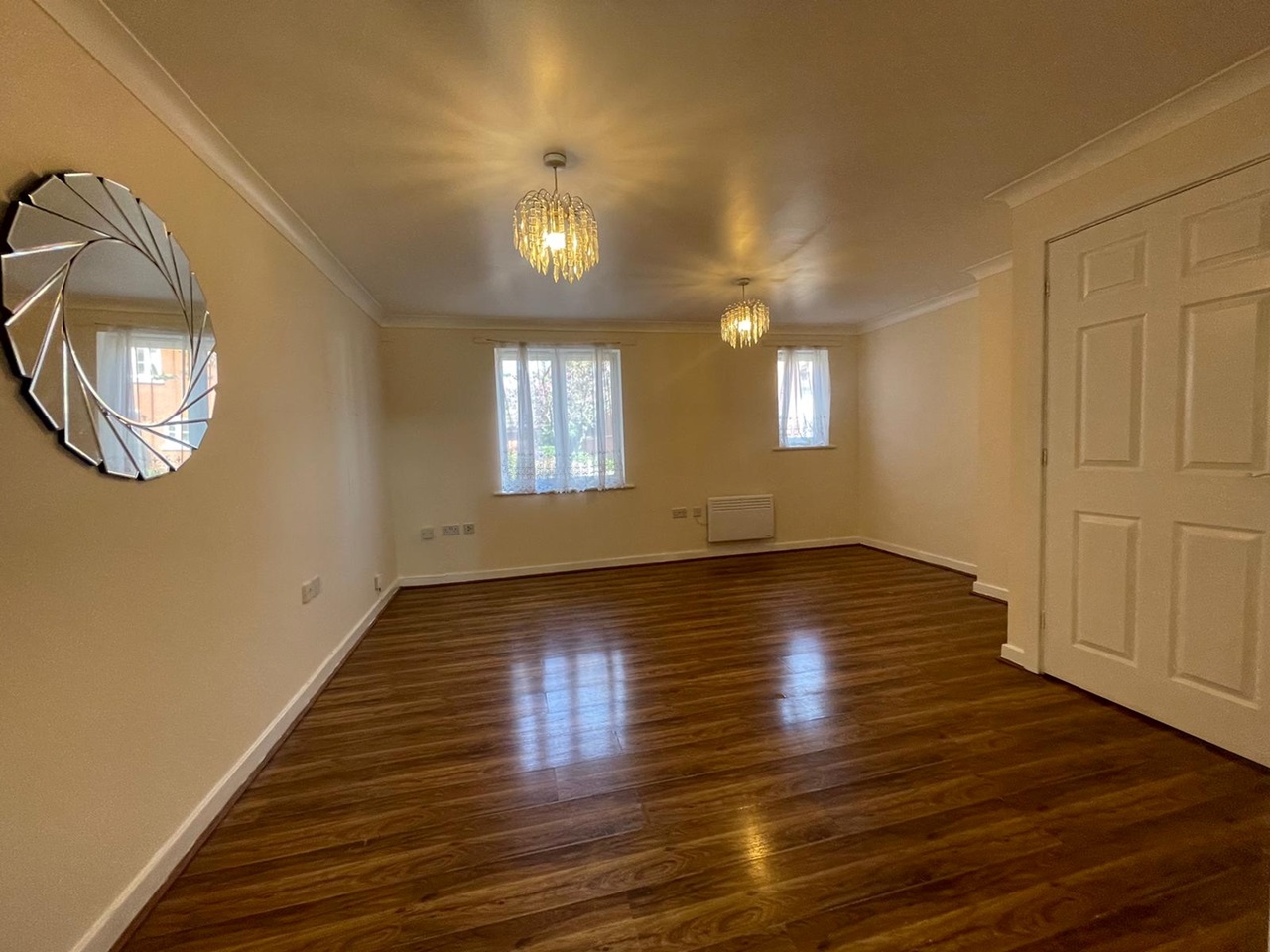 Ilford 2 Bed Flat, Royal Crescent, IG2 To Rent Now for £1,850.00 p/m