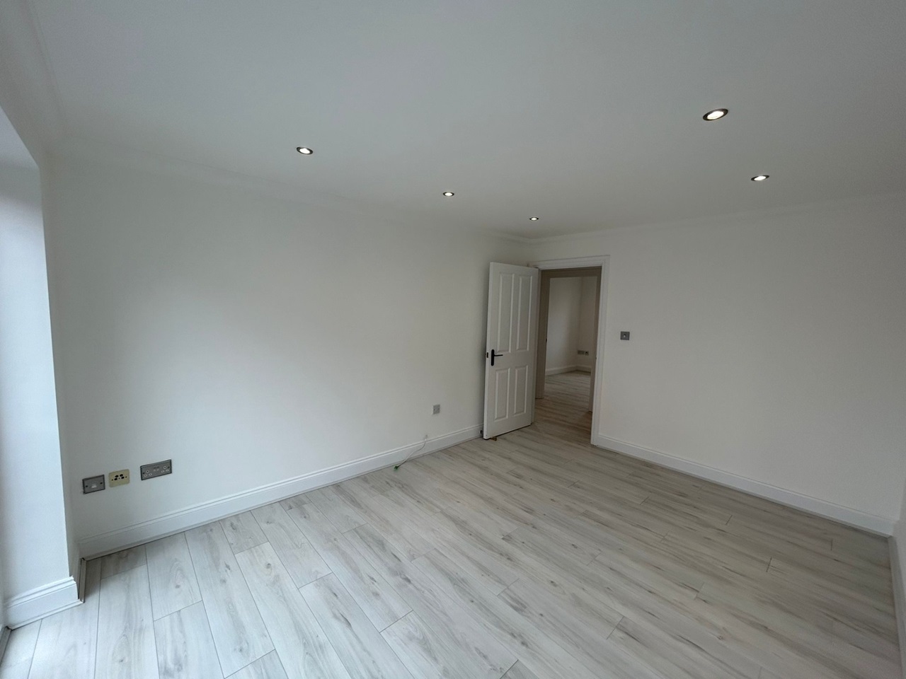 Hoddesdon 2 Bed Flat, Jade Court, EN11 To Rent Now for £1,350.00 p/m