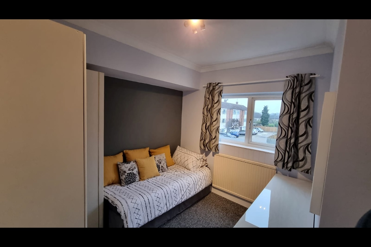 Harold Wood Bedsit, Athelstan Road, RM3 To Rent Now for £433.33 p/m