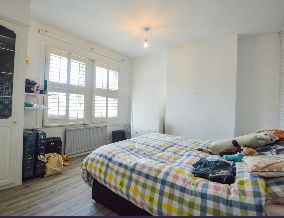 London 2 Bed Flat, Top Floor Farnley Road, SE25 To Rent Now for £