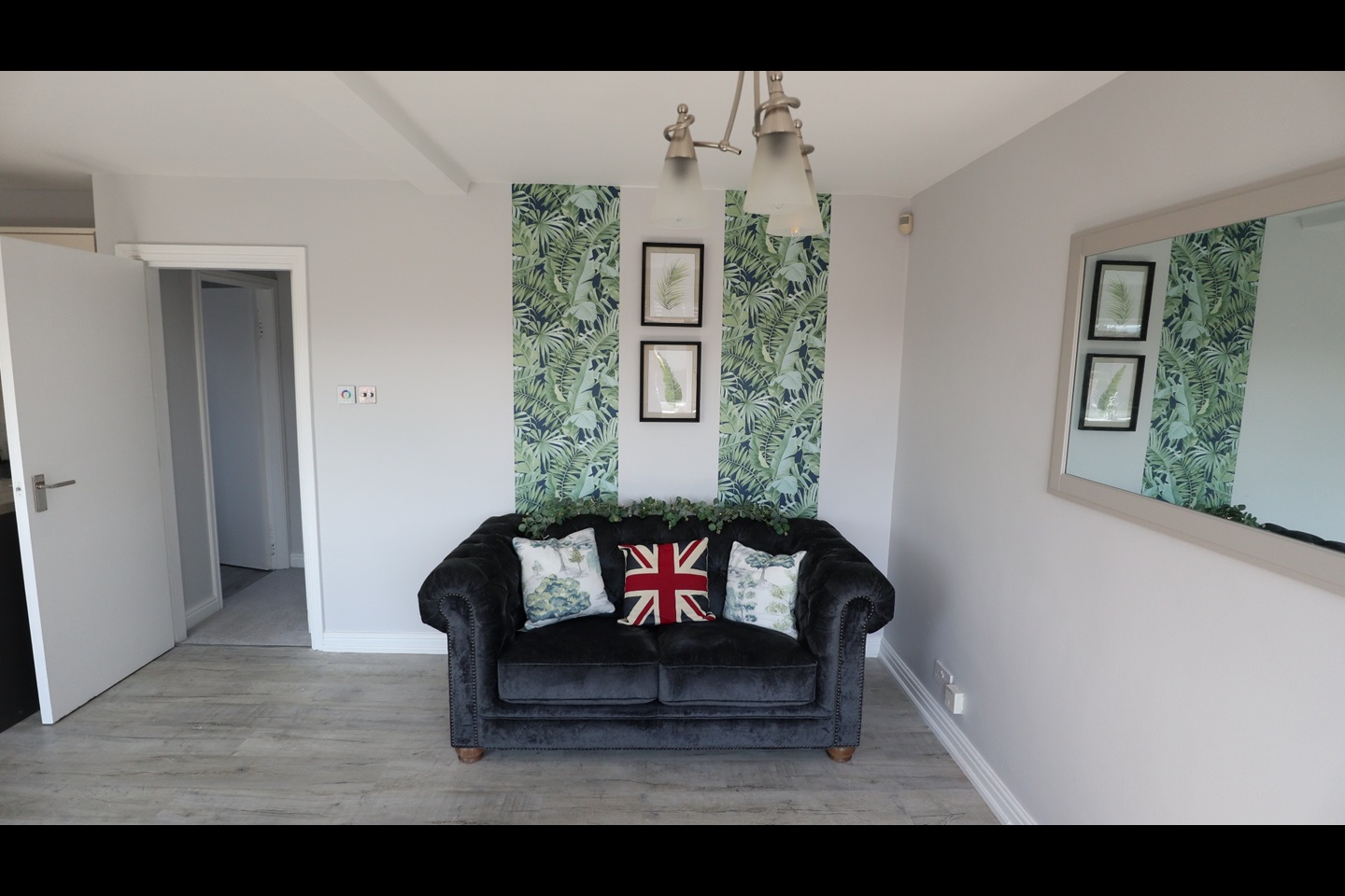 Sheffield 2 Bed Flat, Greenhill Main Road, S8 To Rent Now for £825.