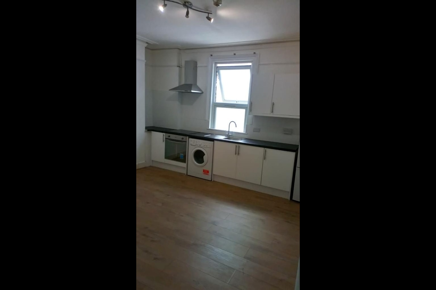 London Studio Flat, Somerset Road, W13 To Rent Now for £1,148.33 p/m