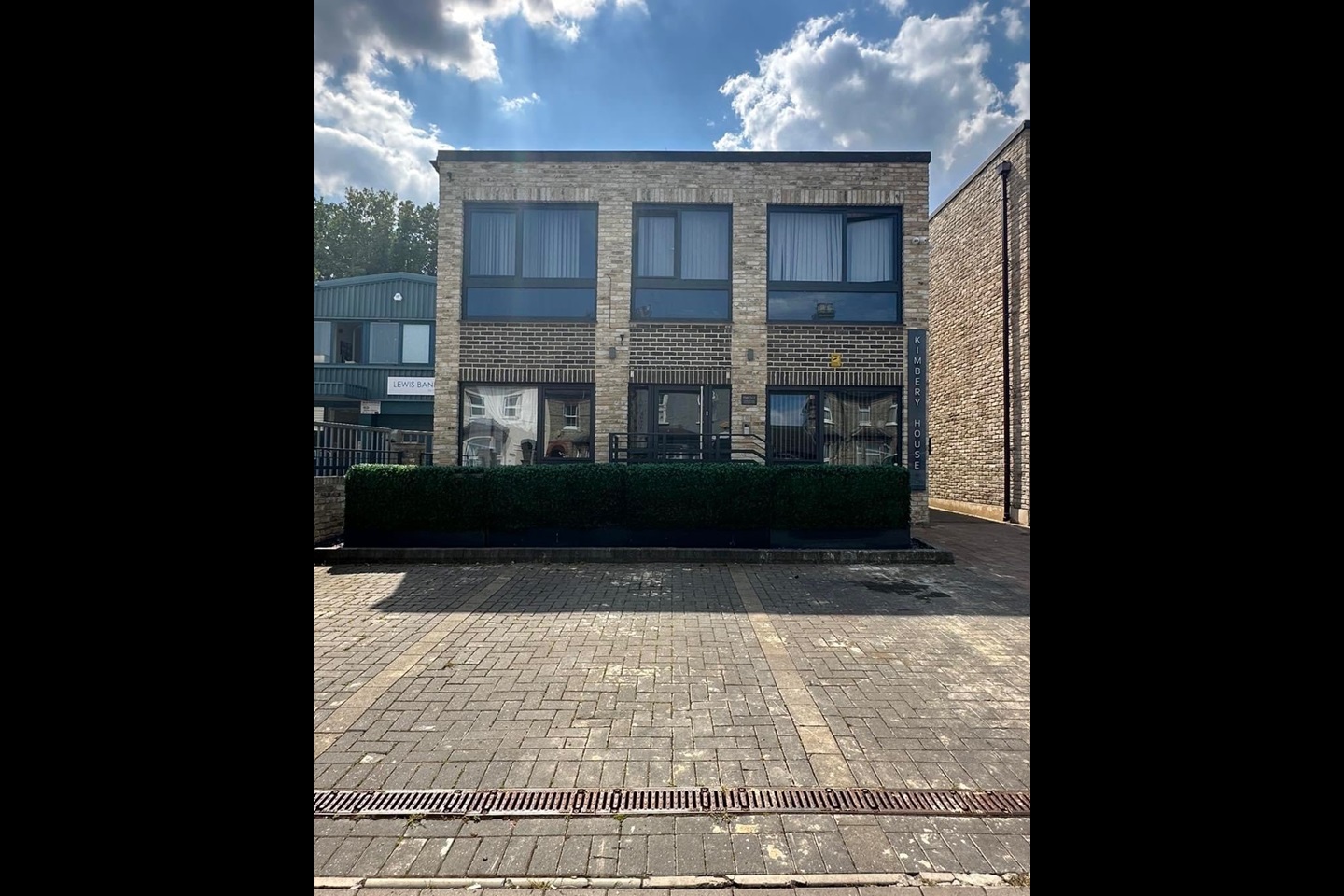 2 Bed Flat, Lancaster Road, EN4 To Rent Now for £1,700.00 p/m