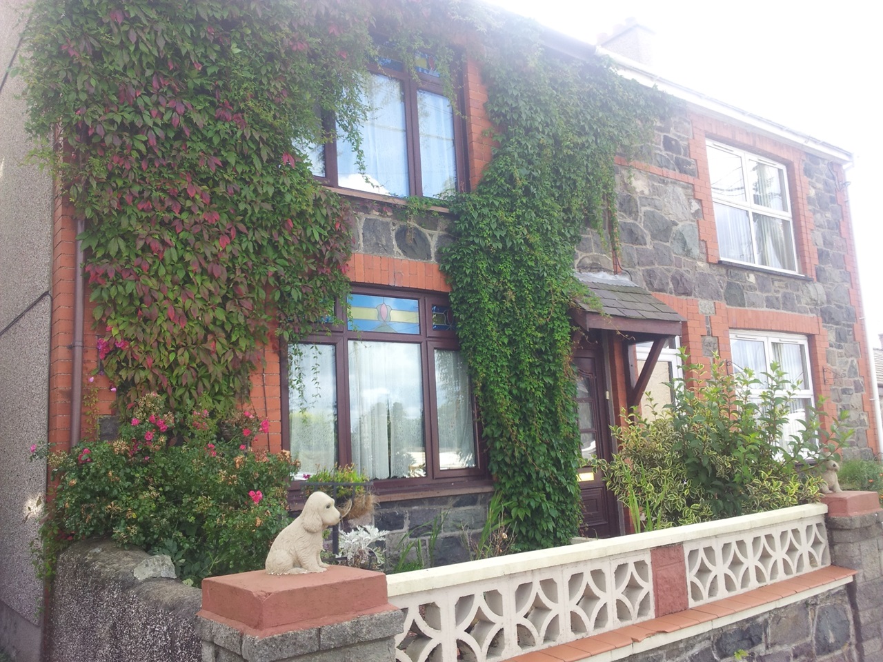 Llanrug, Caernarfon 3 Bed SemiDetached House, Llys Idris, LL55 To