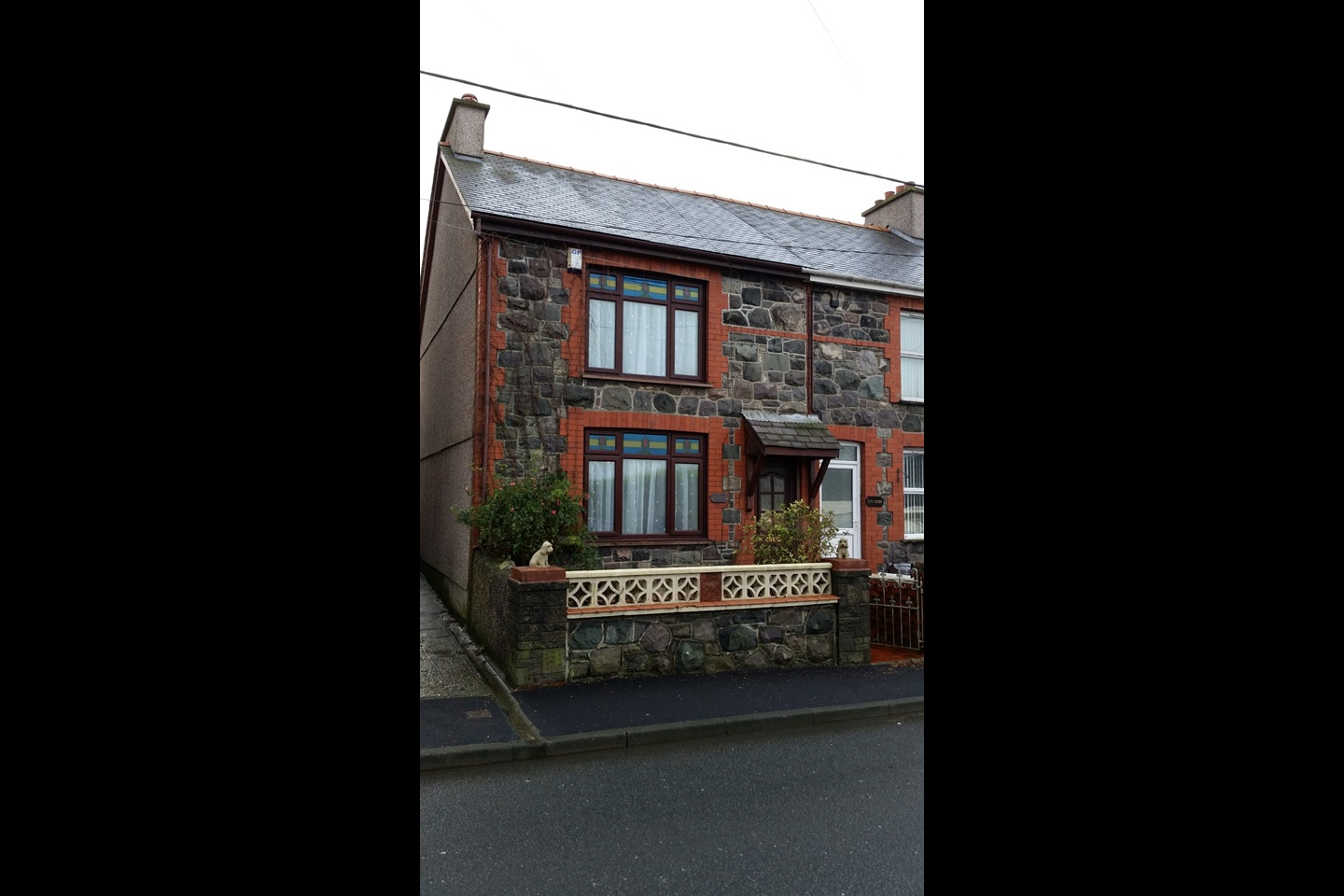 Llanrug, Caernarfon 3 Bed SemiDetached House, Llys Idris, LL55 To