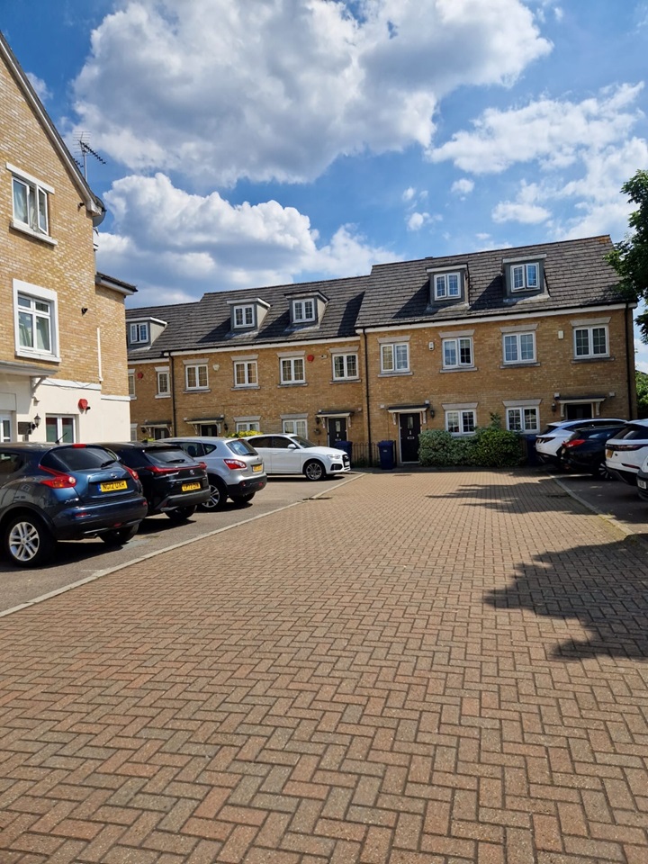 3 Bed Terraced House, Brownlow Close, EN4 To Rent Now for £