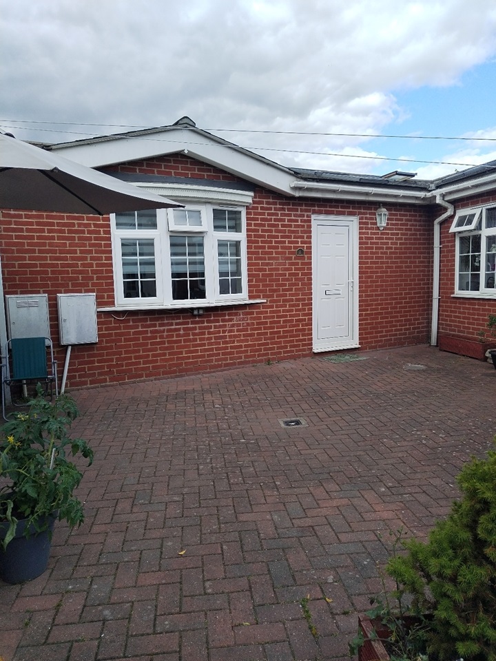 Colchester 2 Bed Bungalow, Military Road, CO1 To Rent Now for £990.