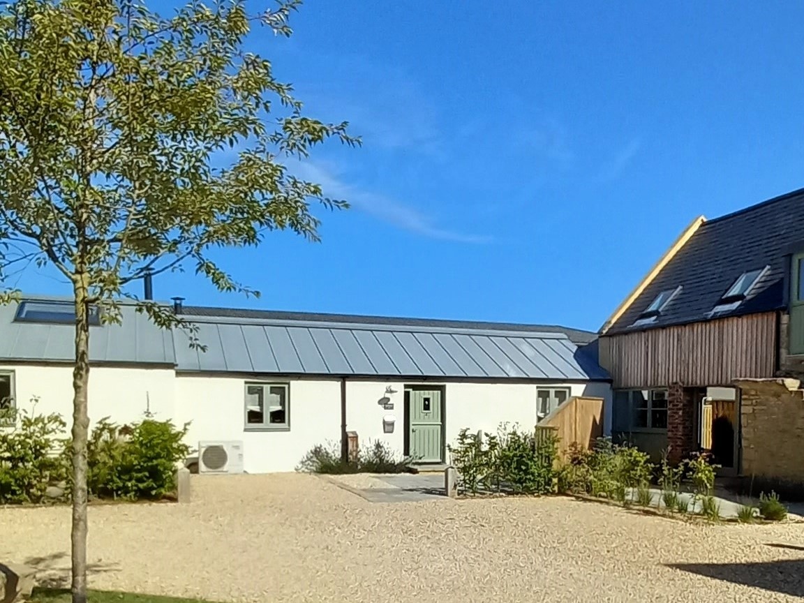 Burford 1 Bed Bungalow, Sturt Farm Courtyard, OX18 To Rent Now for