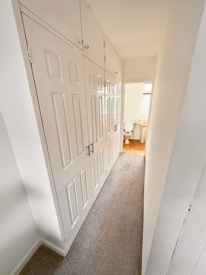 Romford Studio Flat, Valentines Way, RM7 To Rent Now for £1,275.00 p/m