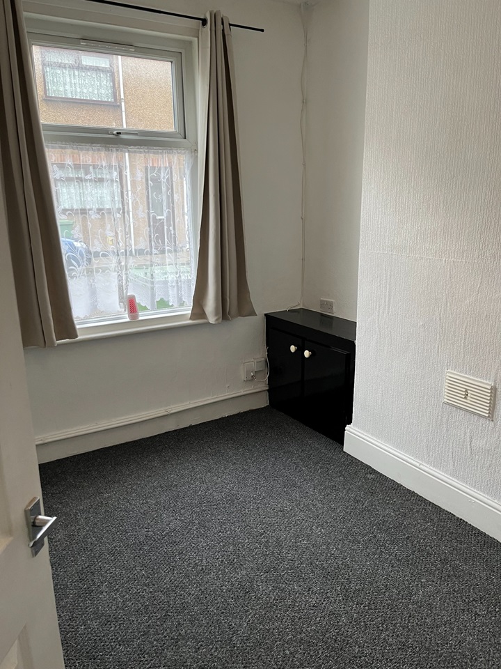 Grimsby 3 Bed Terraced House, Henry Street, DN31 To Rent Now for £