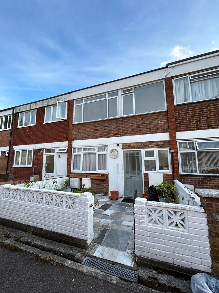 London 2 Bed Flat, Swanwick Close, SW15 To Rent Now for £1,700.00 p/m