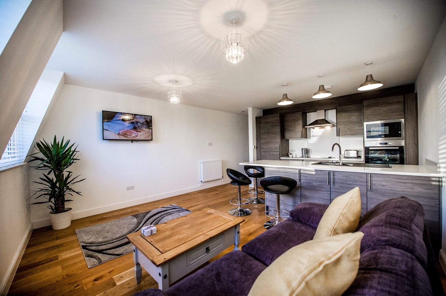 Loughton 1 Bed Flat, High Road, IG10 To Rent Now for £1,295.00 p/m