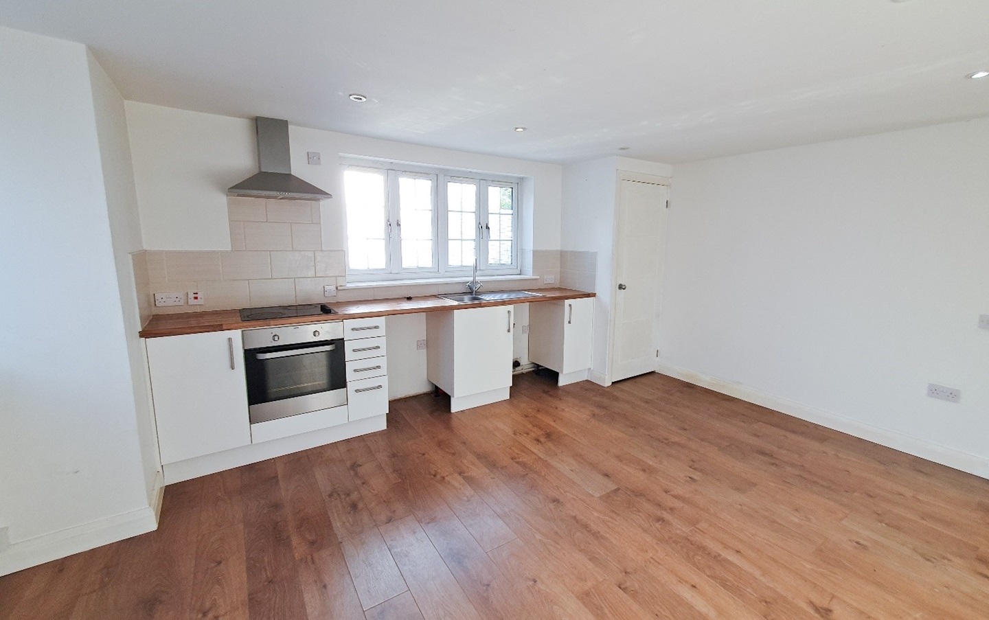 Leicester 1 Bed Flat, Knighton Lane, LE2 To Rent Now for £750.00 p/m